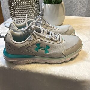 Under Armour Charged Assert 9 Athletic Sneakers Women's Halo Gray Mesh size 7